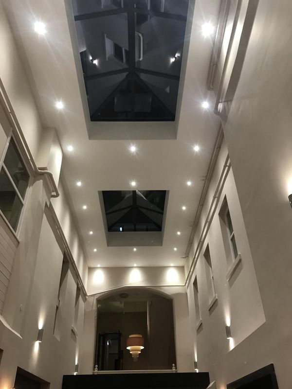 Tall atrium with downlights and roof lanterns
